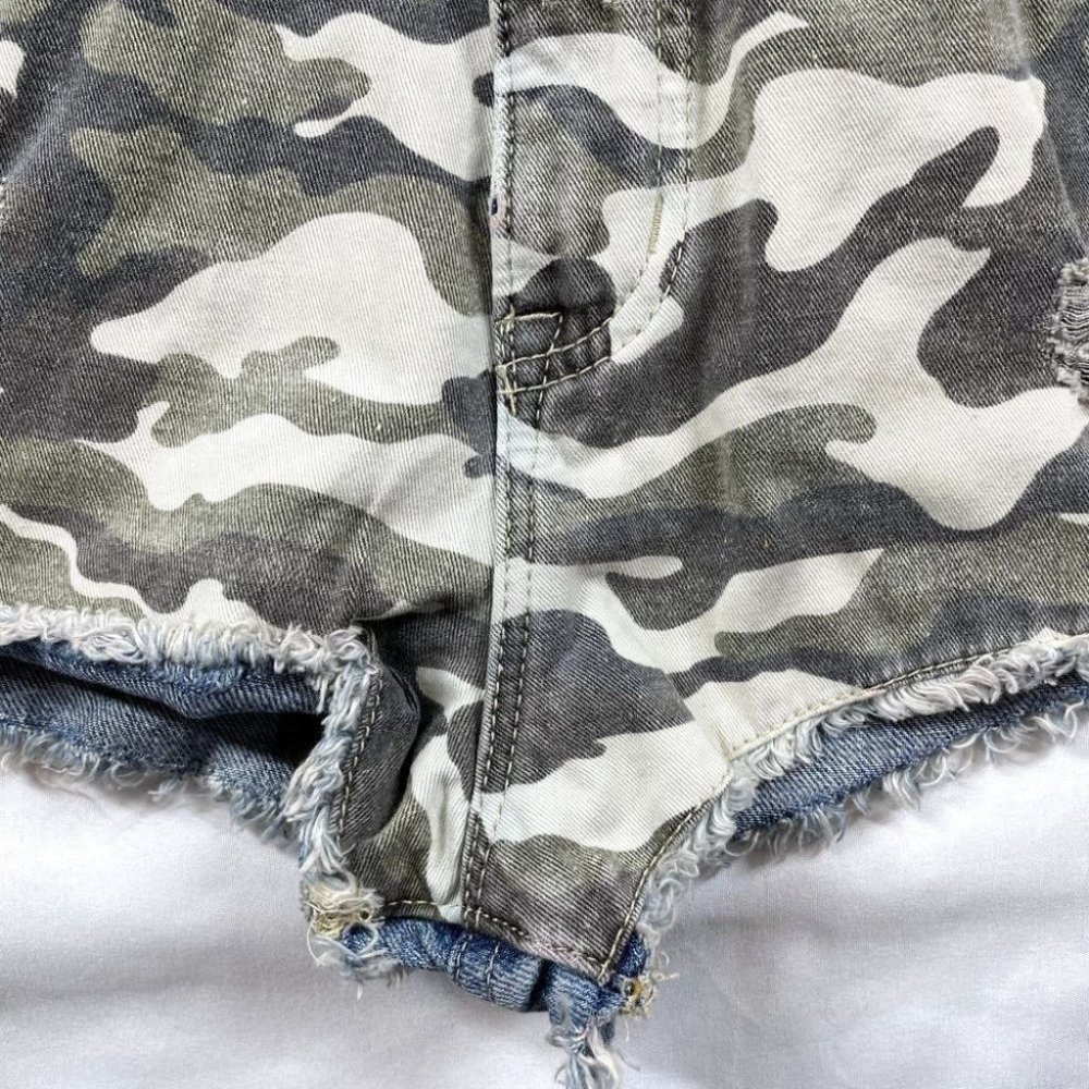 BDG UO high rise dree cheeky camo denim shorts size 27w raw hem 12" rise - Picture 10 of 10